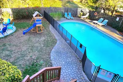 Image de Poolside Retreat - spacious 4-bedroom retreat with pool, hot tub, game room&more
