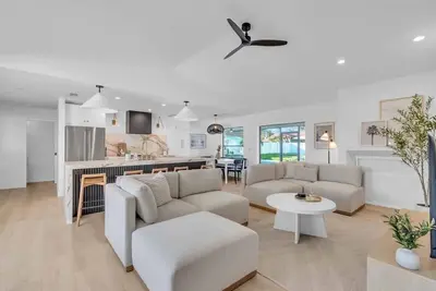 Image de 5br with New Heated Pool! 6mi from Ami Beach & Img Academy! Spring Break Sales
