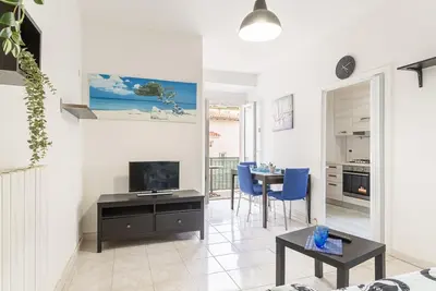 Comfy Apartment with Balcony near the Sea!