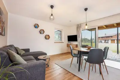 Image de Appartement « Alpenvorland » avec vue sur la montagne, terrasse, Wi-Fi et carte royale incluse