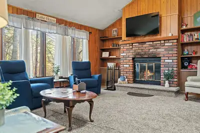 Image de Mohegan by AvantStay | Private Dock + Firepit | Community Pool + Beach