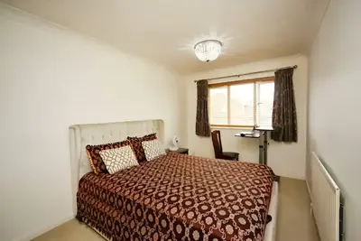 Image de Beautiful Modren KingSize Bed Room