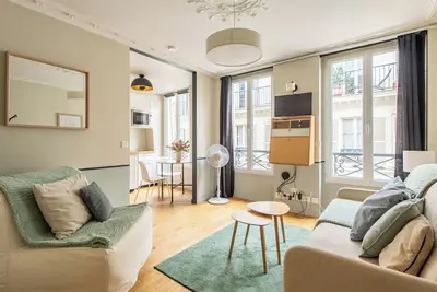 Elegant studio only 1 minute away from the Place de la République, metro nearby