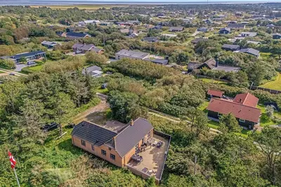 Image de Beautiful holiday home with spa and sauna, close to the North Sea and the.