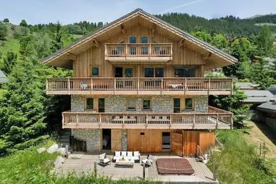 Image de Sleeps 14 with a Hot tub and Sauna