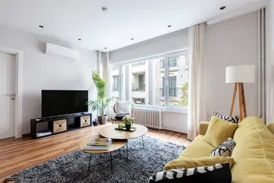 Image de This apartment is a 4 bedroom(s), 2 bathrooms, located in Şişli, İstanbul.
