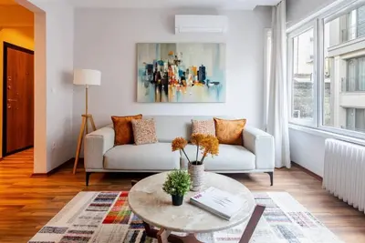 Image de This apartment is a 4 bedroom(s), 2 bathrooms, located in Şişli, İstanbul.