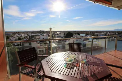 Image de Piso en Roses con piscina y aire acondicionado