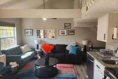 Image de Open Loft Condo w/ Balcony | Quiet Fall Creek | Great for Families