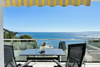 Image de Mirador I. Moderno y luminoso apartamento con espectaculares vistas al mar y a la playa de Canyelles Petites.