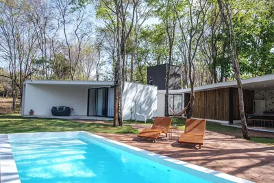 Image de Relax in this calm and stylish space.