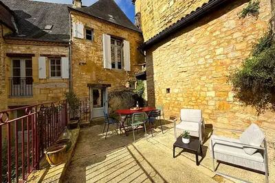 Image de Charmante maison de village avec terrasse, proche commerces au coeur du Périgord