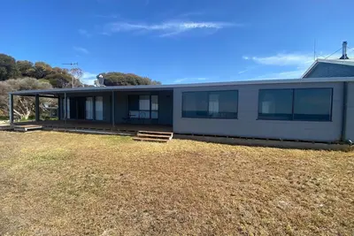 Image de Hendys 346 - Absolute beachfront! Excellent sea views!