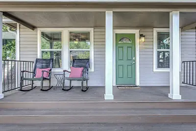 Image de Stylish Remodeled 3 Bdr