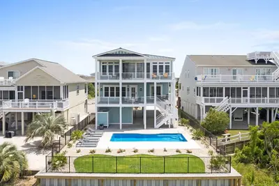 Image de Here Comes the Sunset is a gorgeous home with incredible views of the Sunset Beach Intercoastal waterway and just a short walk to the beach!