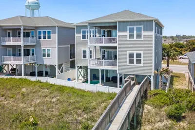 Image de Endless Summer is a beautiful 8 bedroom 5 bathroom oceanfront home with a private pool and elevator