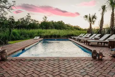 Image de Luxurious Coastal Homes | Heated Pool