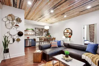 Image de Renovated Historic Condo | Vibrant Nightlife