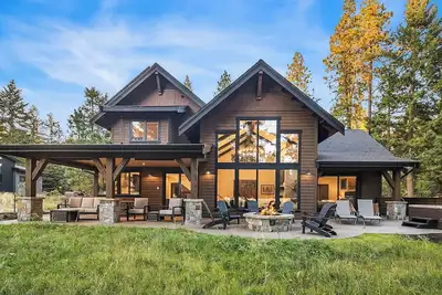 Image de Spacious and Elegant 6br Retreat! Slps 19*Game Room*Hot Tub*Fire Pit & More!