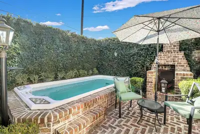 Image de Luxurious Home w/ Pool, Parking, Steps to River Street by Lucky Savannah