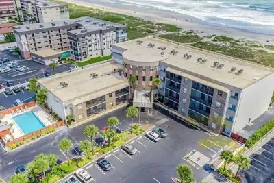 Image de Charming 2-bedroom beach condo in brilliant Cocoa Beach.