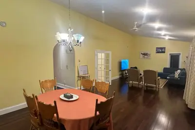 Image de Charming 3-bedroom 2. 5 bath with game room and free wifi! TVs with prime/netflix