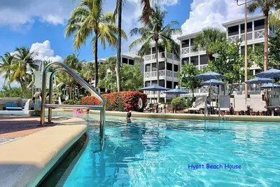 Image de Waterfront Resort, New Year’s Eve, 7 Nights, Sleeps 6, Pool, Hot Tub, Beach