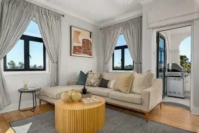 Image de Modern and Spacious Apartment | Balcony | Pool