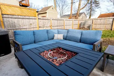 Image de Walk to the Beach from Beachy Farmhouse - Lake Michigan & Hot Tub. Pet-Friendly!