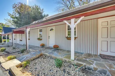 Image de 7 Mi to Mammoth Cave Nat'l Park: Cozy Apartment!