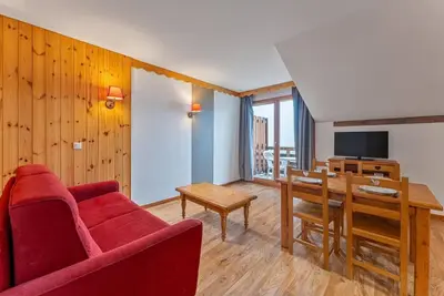 Image de À 40m des pistes de ski, 4ème étage, piscine, sauna, balcon, télévision, casier à ski, 31m²