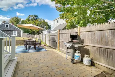 Image de < 1 Mi to Beaches: Classic Cape Cod Cottage