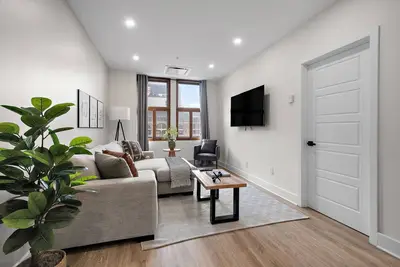 Image de Historic Luxury Old Mtl Appartment 2br-2ba
