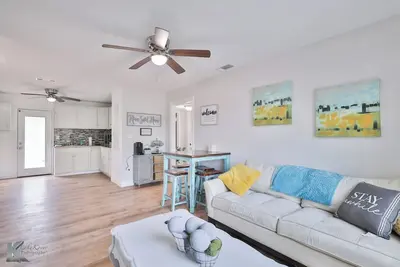 Image de Near Hsu, Acu & Hendrick ~ Clean ~ Charming Cottage ~ New Discounts ~ Pets