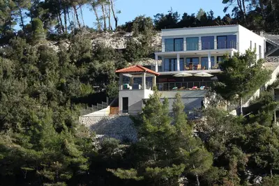 Image de Luxurious new villa by the sea, parking on the property, private pool,