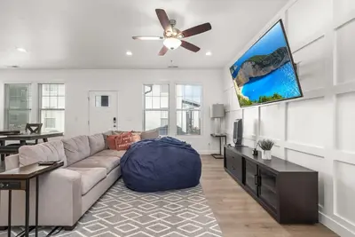 Image de Mountain Dreams | 2 Car Garage | Office | Brand new