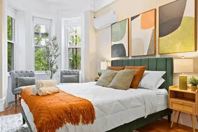 Image de Artful 3bdr: Near Subway, Stadium + Private Patio