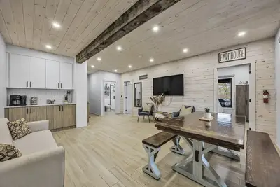 Image de Beachfront Apt-Patio/Huge Beach!
