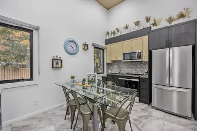 Image de 2 Bdrm Waterfront Retreat - Huge Beach!