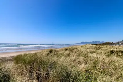 Image de Rockaway Artist's Retreat at the Beach! \n30-Day Minimum / Discounts!