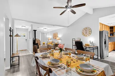 Image de Charming 4-bedroom house near airport\/At&T\/six flags