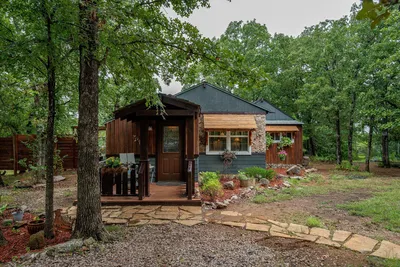 Image de Welcome to Enchanted Rock Retreat – Your Soulful Sanctuary!