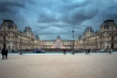Image de Just Steps Away From The Iconic Louvre And The Historic Marais At Rue D'Aboukir