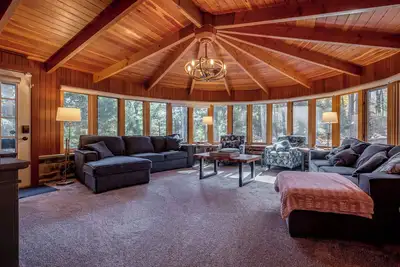 Image de The Hylands - Stunning Unique Mountain Home - Hot Tub
