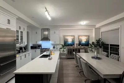 Image de Business Class Elite Luxury Townhome Markham’s Prestigious Angus Glen Community