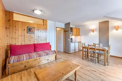 Image de Studio avec jolie vue sur la place des Orres 1800