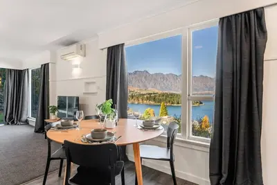 Image de 2 Bedroom Apartment, Walk To Town, Amazing Views!
