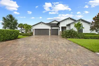 Image de Beautiful and Spacious 4-bedroom house in lovely Ave Maria with Pool