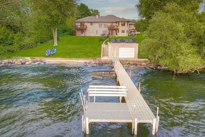 Image de Harsch's Beach Escape | Lake · Hot Tub · Theater