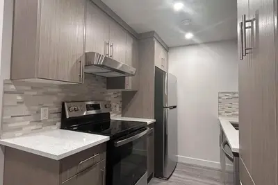Image de Brand New Cozy 1 Bed 1 Bath Legal Basement Suite In Calgary Near Yyc Airport\n